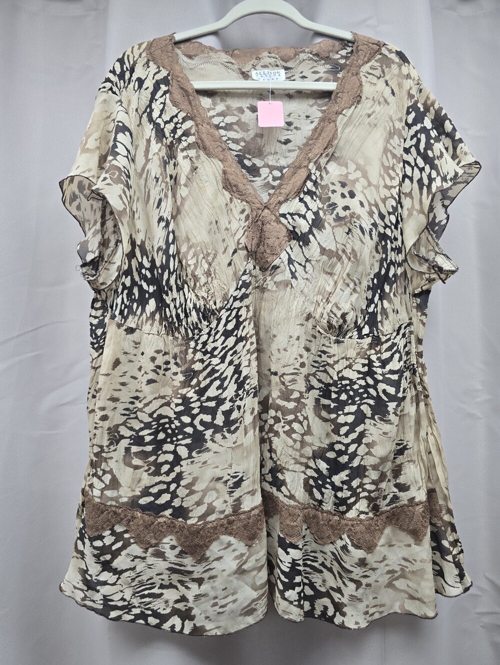 Vintage Style Lace-Trim V-Neck Women's Top - Beige Brown Animal Print 4X
